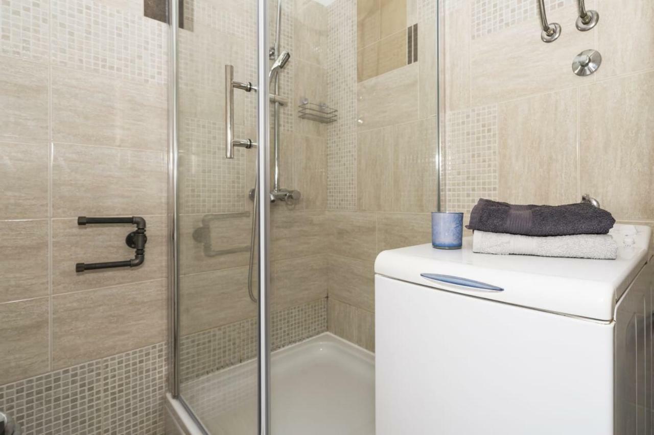 Little Place Near Sea Apartman Apartment Jesenice  Ngoại thất bức ảnh