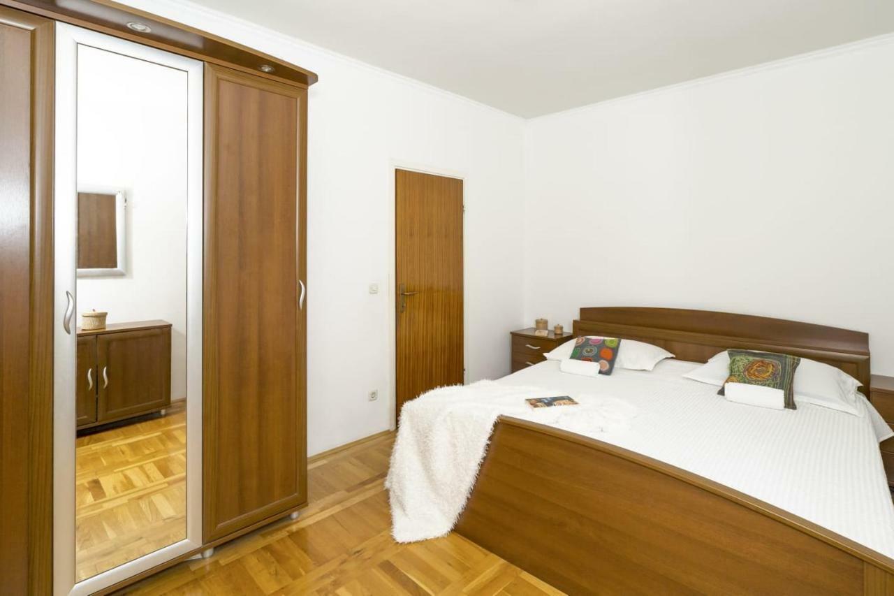 Little Place Near Sea Apartman Apartment Jesenice  Ngoại thất bức ảnh